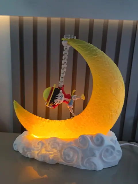 Luminária Luffy na lua, peça impressa em 3D