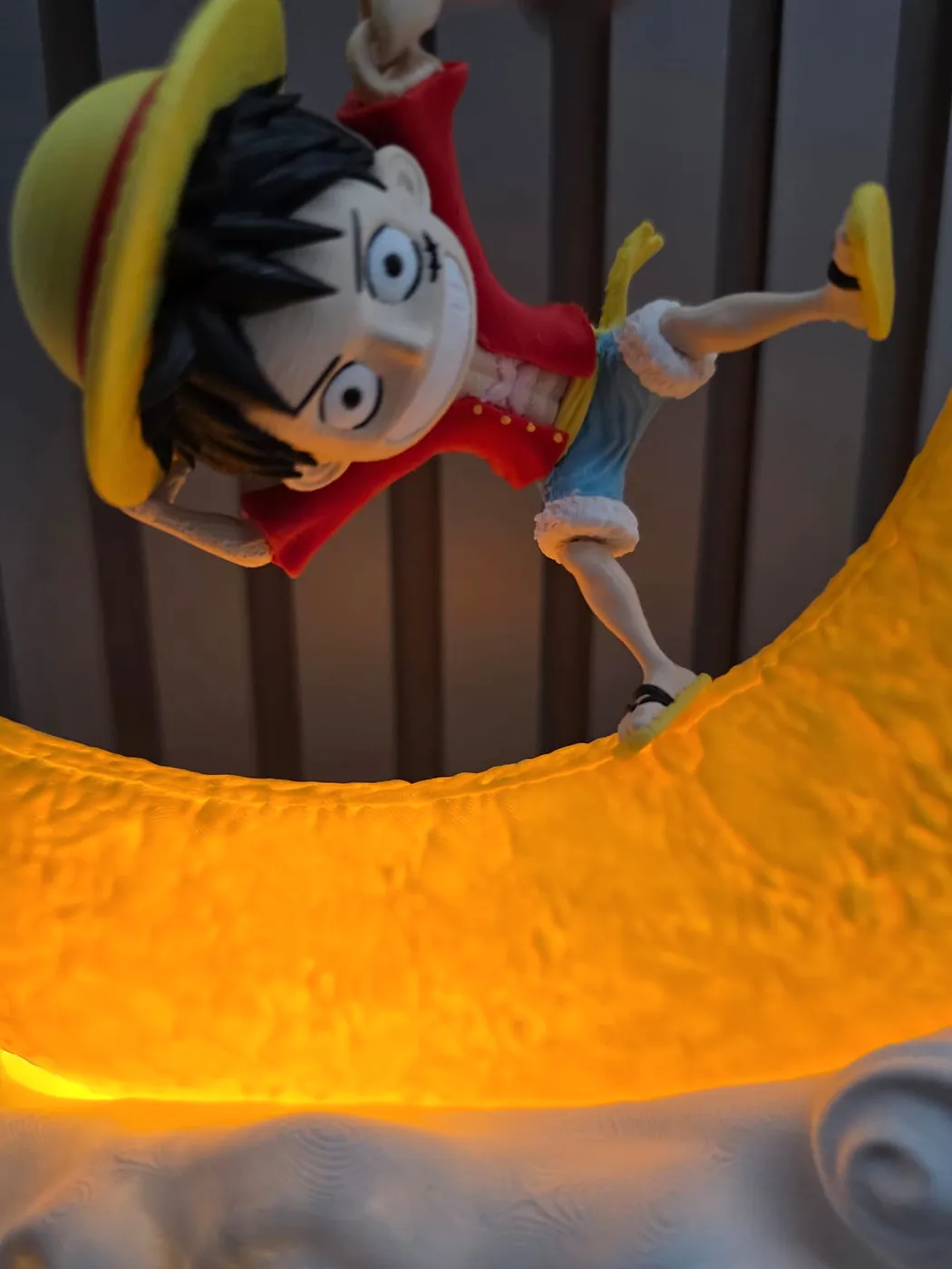 Luminária Luffy na lua, peça impressa em 3D